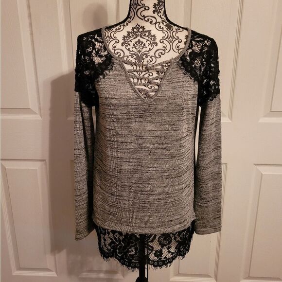 Maurices woman's long sleeve laced shoulders and waist top - Picture 1 of 8